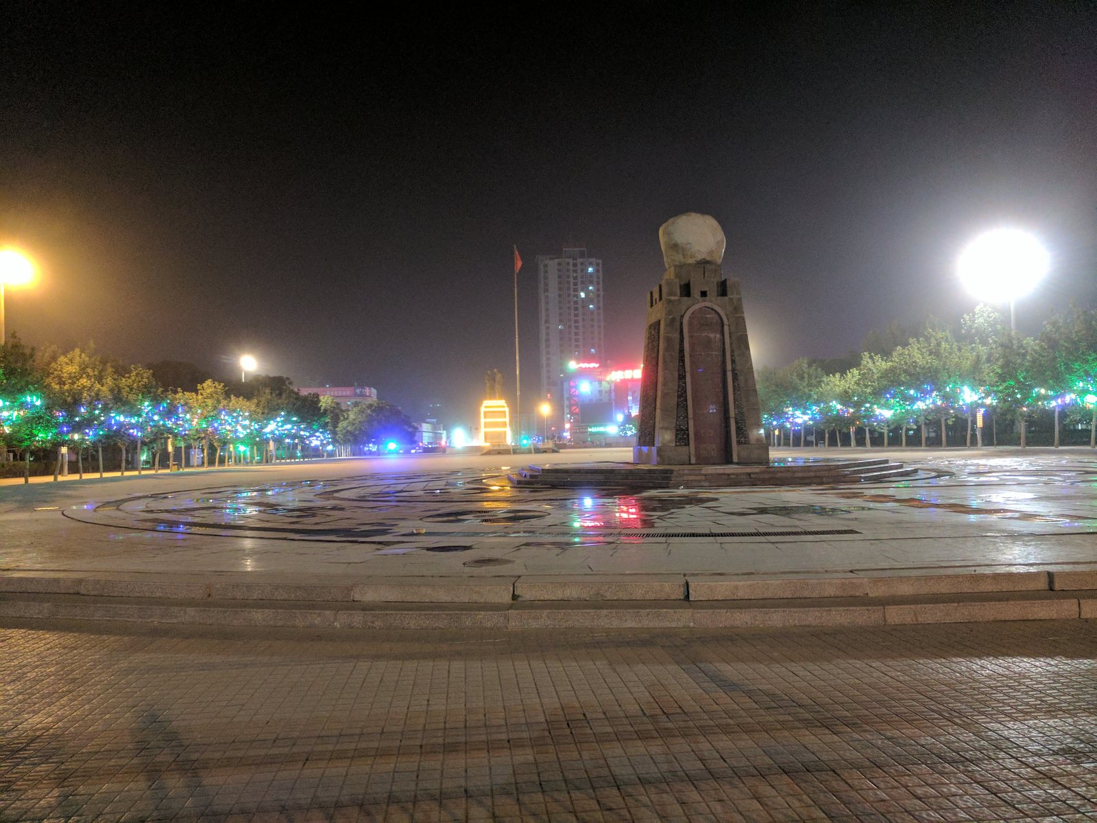 实景:团结广场夜景